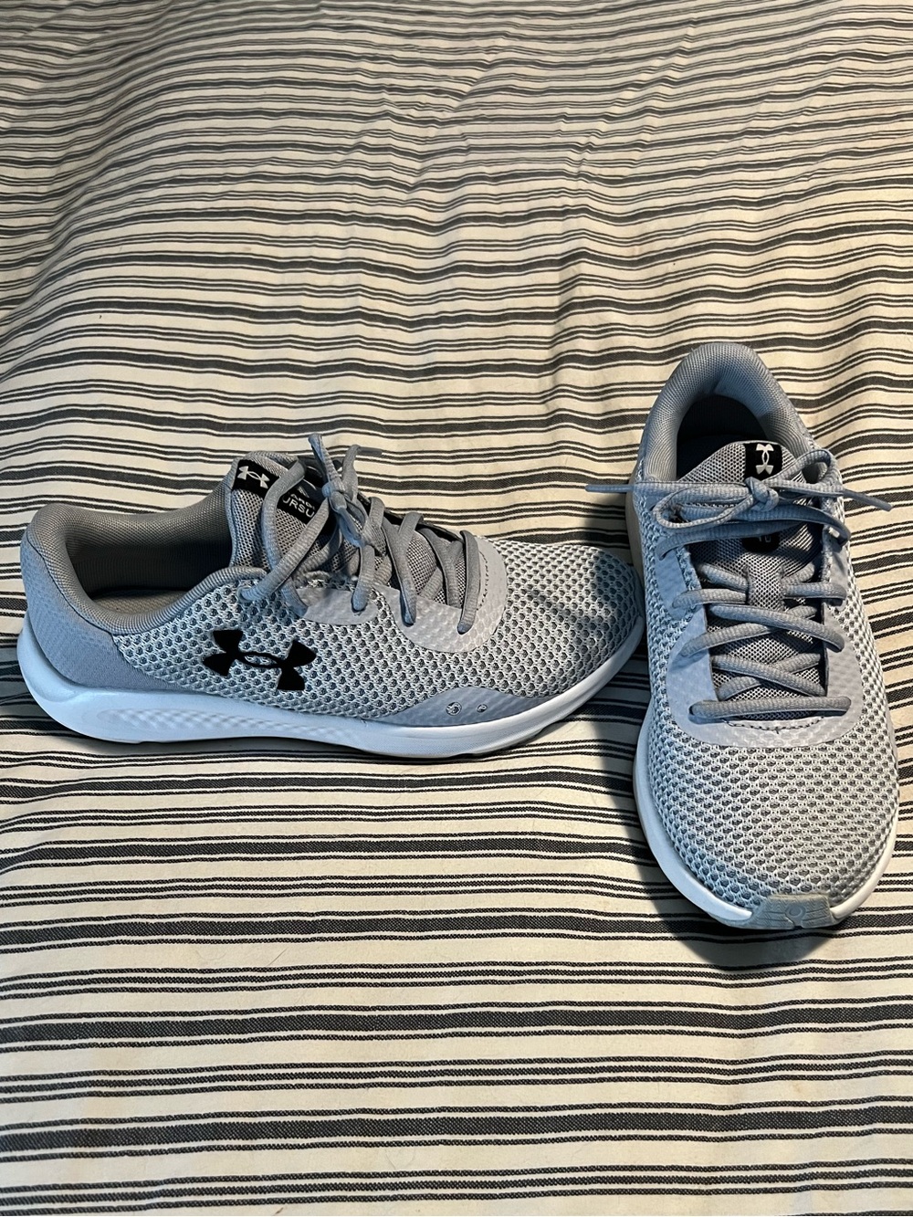 Under Armour Silver Light Gray Sneakers 8
